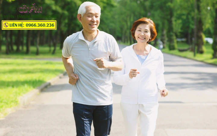 Cách tạo môi trường sống thoải mái cho người già với giúp việc