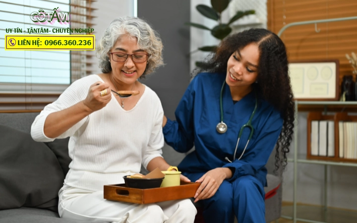 Phát triển kỹ năng mềm cho người giúp việc chăm người già