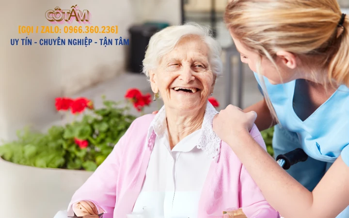 Giúp việc chăm sóc người già: Một hành trình đầy yêu thương