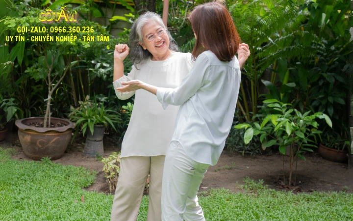 Tư vấn lựa chọn dịch vụ tìm người chăm người già phù hợp