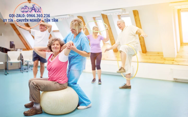 Địa chỉ cho thuê người chăm sóc người già tại nhà ở Hà Nội