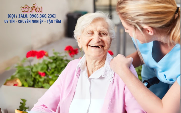 Người giúp việc và sự chăm sóc tận tâm dành cho người già