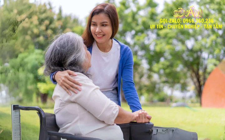Chăm sóc người già chu đáo, tận tình thể hiện lòng tri ân
