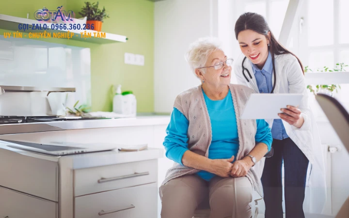 Giúp việc chăm sóc người già và những khoảnh khắc đáng nhớ !