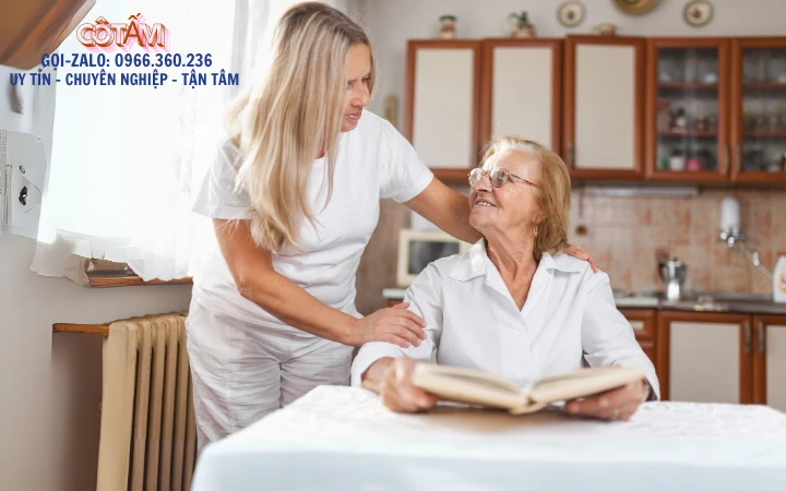 Tính nhân văn trong việc chăm sóc người già từ giúp việc
