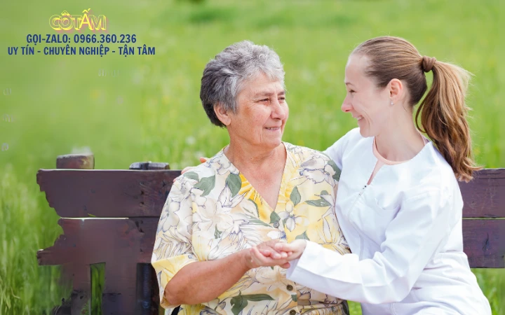 Giúp việc chăm sóc người già: Bí quyết giữ gìn sức khỏe và tinh thần