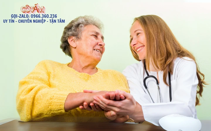 5+ Lưu ý quan trọng khi thuê giúp việc chăm sóc người già