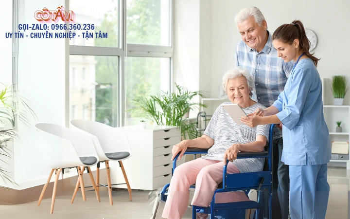 Giúp việc chăm người già: Nỗi lo của nhiều gia đình