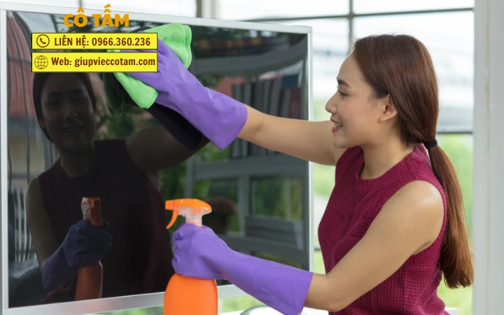 Giúp việc chăm người già và những điều mọi gia đình nên biết