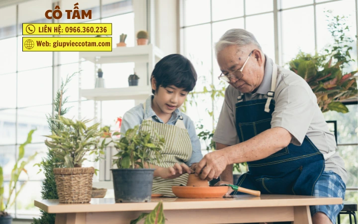 Giúp việc chăm người già và những điều mọi gia đình nên biết