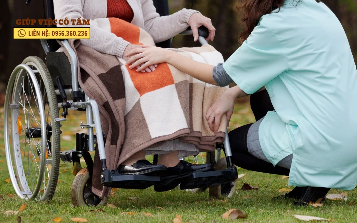 Nhanh chóng tìm người giúp việc chăm người già tại Hà Nội