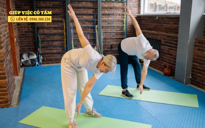 Chi phí thuê người giúp việc chăm người già là bao nhiêu ?