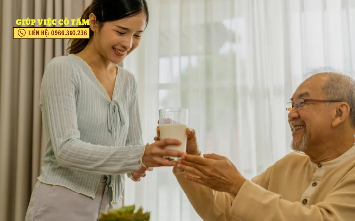 Giúp việc chăm người già: Lựa chọn không thể thiếu