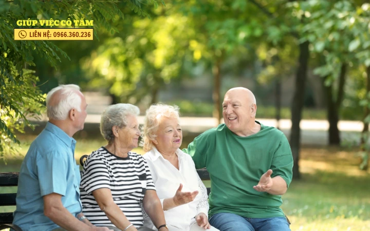 Giúp việc chăm sóc người già và tạo dựng lòng tin
