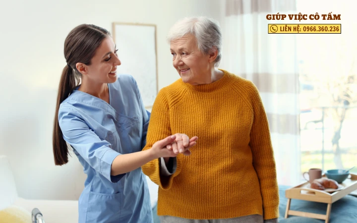 Dịch vụ giúp việc chất lượng chăm người già tại Hà Nội