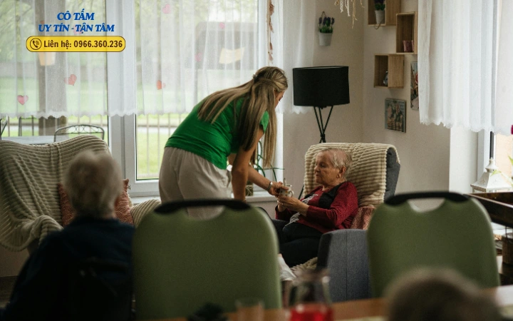 Phát triển dịch vụ chăm sóc người già bền vững