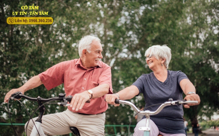 Dịch vụ giúp việc chăm người già đang được ưa chuộng