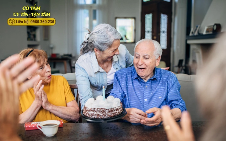 Bí quyết chăm sóc người già khỏe mạnh với giúp việc Hà Nội