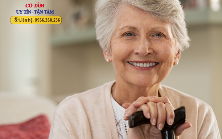 Tìm hiểu cách giúp việc chăm người già an toàn, hiệu quả