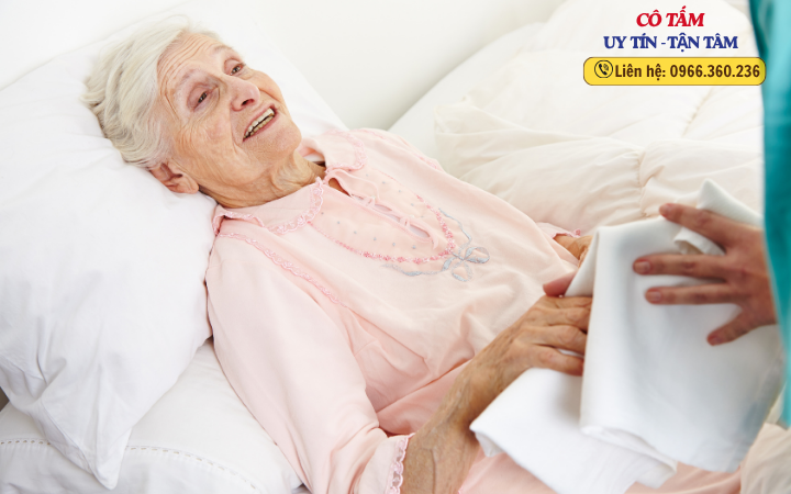 Cách tìm người chăm sóc người già tại nhà uy tín