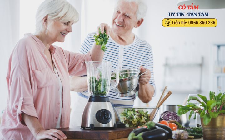 Tìm người giúp việc chăm sóc người già tại nhà an toàn