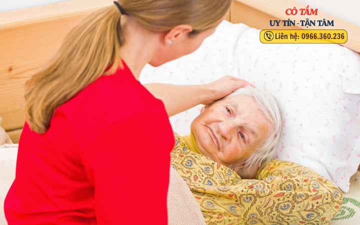 Tư vấn tìm người chăm sóc người già tại nhà đúng cách