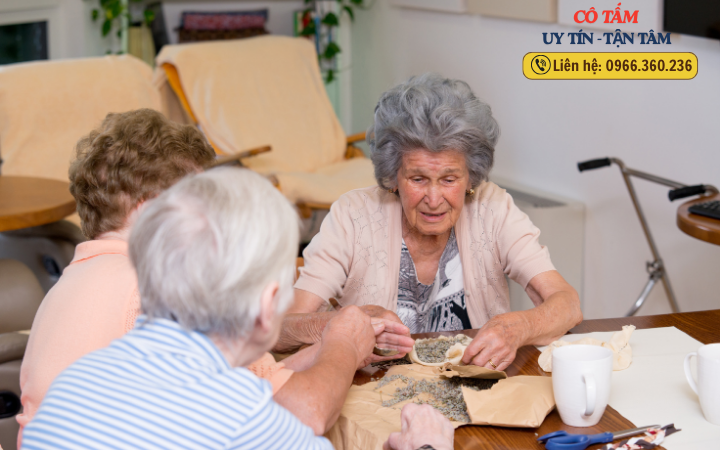 Khát vọng nghề giúp việc chăm người bệnh - Câu chuyện đời