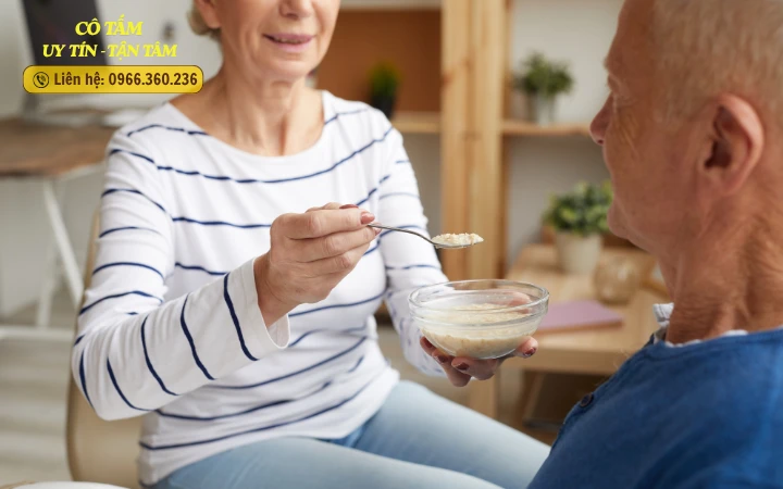 Thế nào là dịch vụ giúp việc chăm sóc bệnh nhân ở Hà Nội uy tín ?