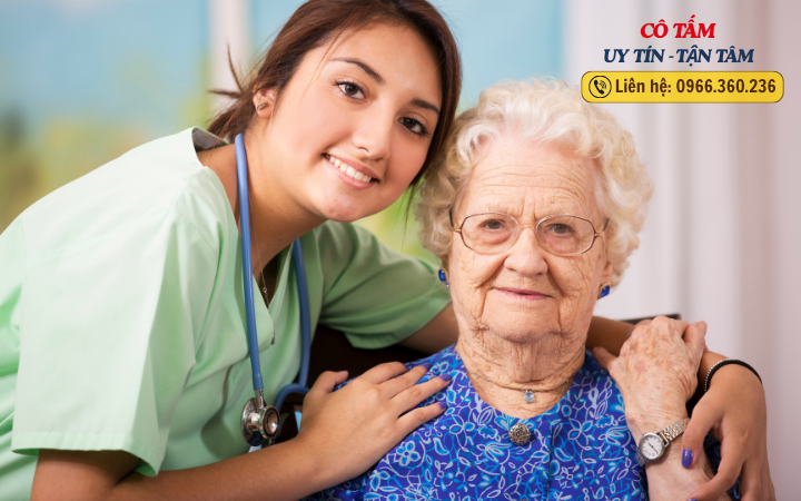 Thuê người chăm sóc bệnh nhân tại nhà, dịch vụ nào tốt nhất?