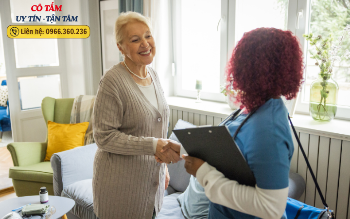 Hướng dẫn nhanh tuyển dụng giúp việc chăm người già.