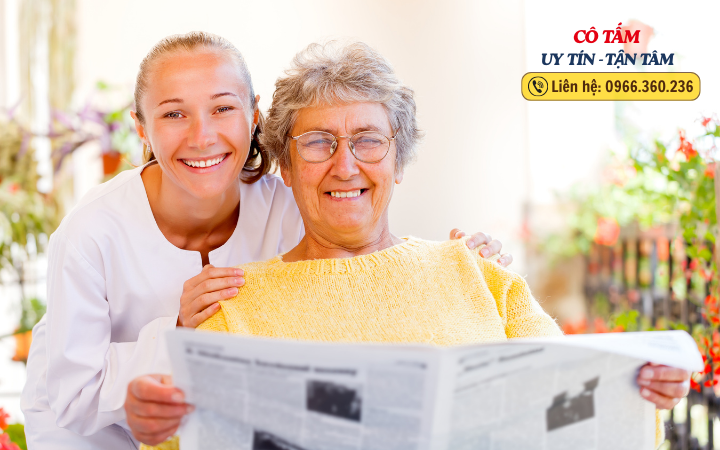 Dịch vụ giúp việc chăm người già đang hot trên thị trường