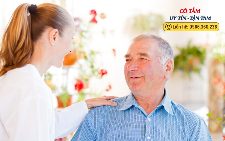 Đề xuất những kỹ năng cần có của giúp việc chăm người già