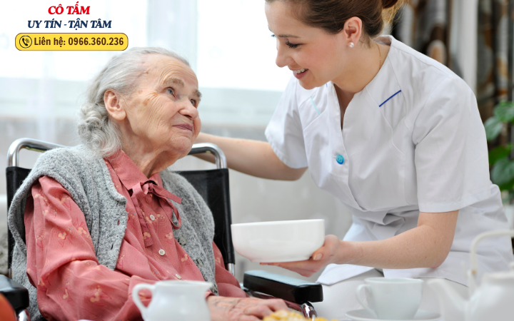 Khách hàng nói gì về dịch vụ giúp việc chăm người già