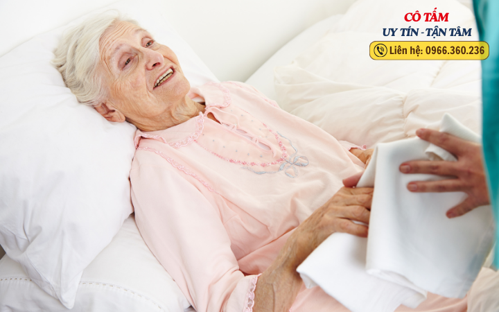 Đừng vội tin vào quảng cáo giúp việc chăm người già.