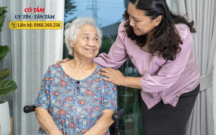 Báo động về chất lượng dịch vụ giúp việc chăm người già.