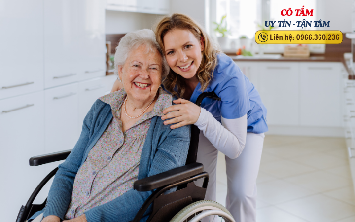 Nhận diện rủi ro dịch vụ giúp việc chăm người già