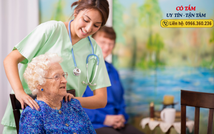 Chăm sóc người già: Giúp việc uy tín là ưu tiên hàng đầu.