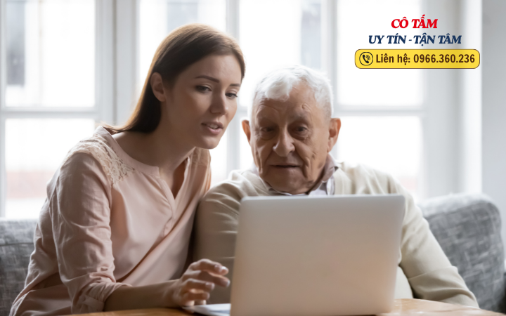 Giúp việc chăm người già mang lại tâm trạng hạnh phúc