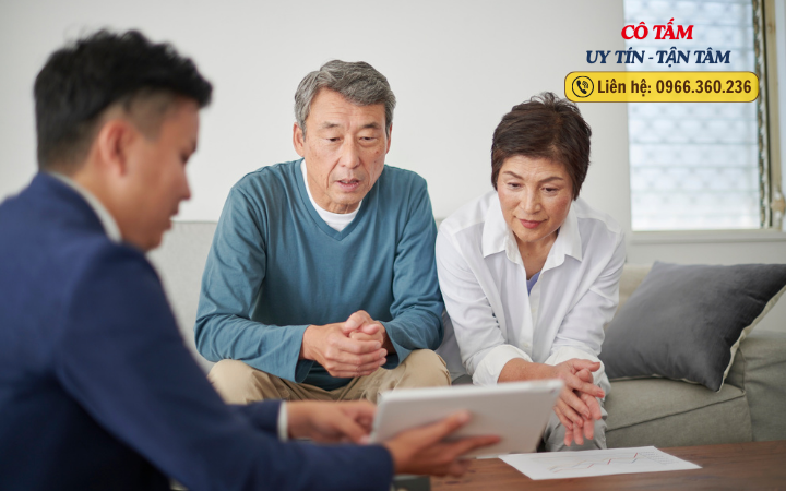 Nỗi lo về chi phí dịch vụ giúp việc chăm người già ra sao?.