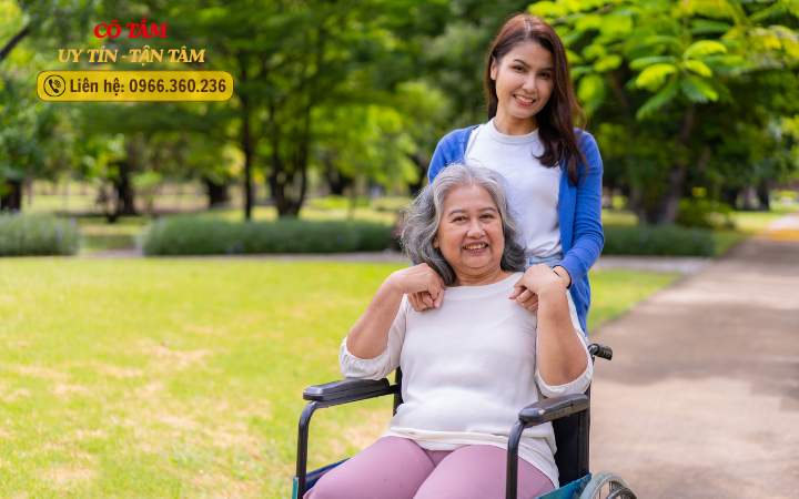 Nỗi băn khoăn khi lựa chọn giúp việc chăm người già.