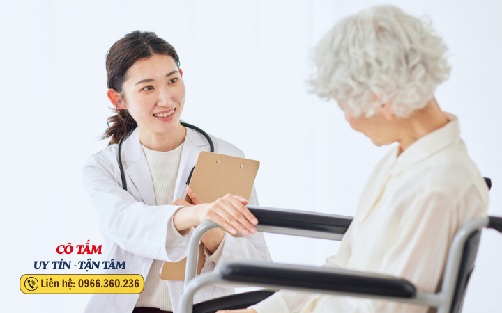 Biến việc chăm sóc người già thành niềm vui cùng giúp việc.