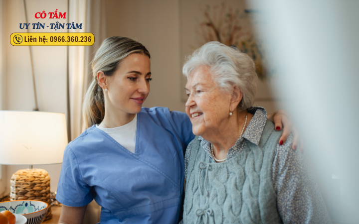 Bí quyết giúp việc chăm người già vui vẻ và hạnh phúc.