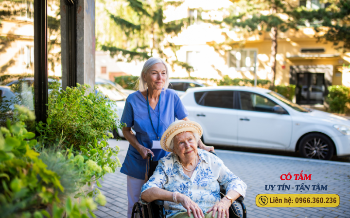 Lắng nghe ý kiến khách hàng về giúp việc chăm người bệnh