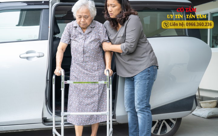 Thảo luận về giúp việc chăm người bệnh và sức khỏe