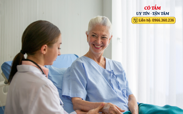 Khéo léo trong chăm sóc người bệnh qua giúp việc chăm người bệnh