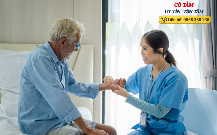 Khéo léo trong chăm sóc người bệnh qua giúp việc chăm người bệnh