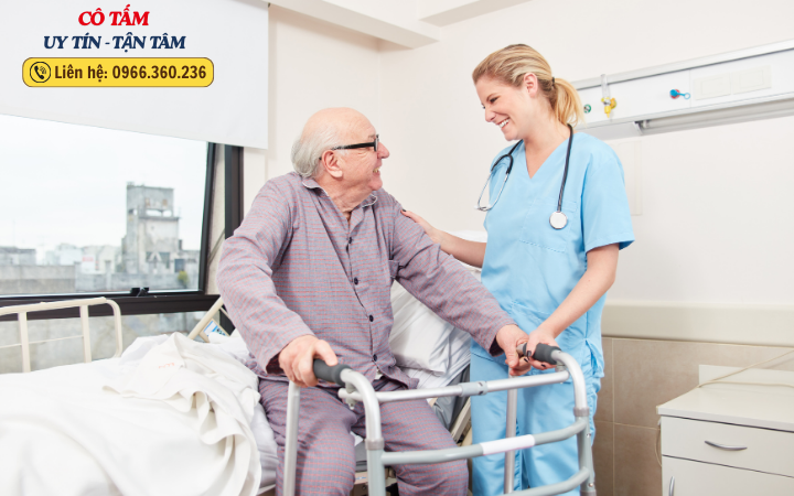 Giúp việc chăm người bệnh: Kinh nghiệm từ người trong nghề