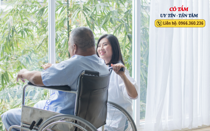 Giúp việc chăm người bệnh: Kết nối tâm lý với người bệnh