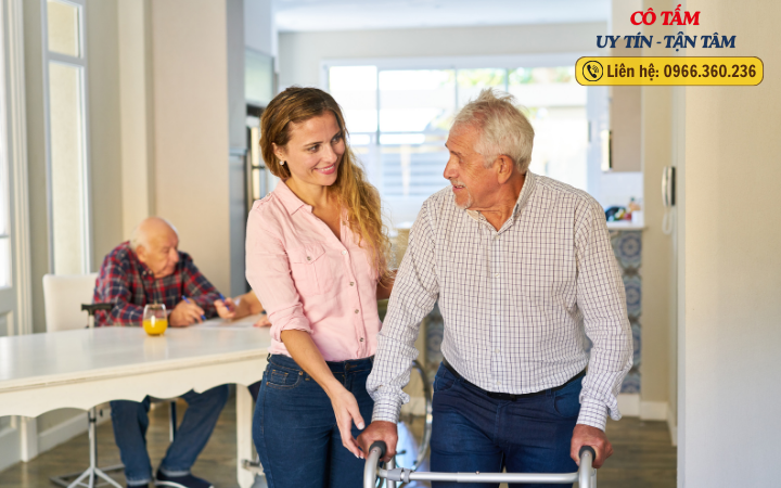 Thấu hiểu và đồng cảm: Chìa khóa trong giúp việc chăm người bệnh