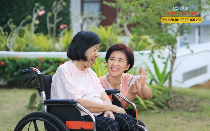 So sánh dịch vụ giúp việc chăm người già tốt nhất